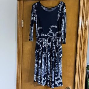 LN women’s size medium navy and white dress